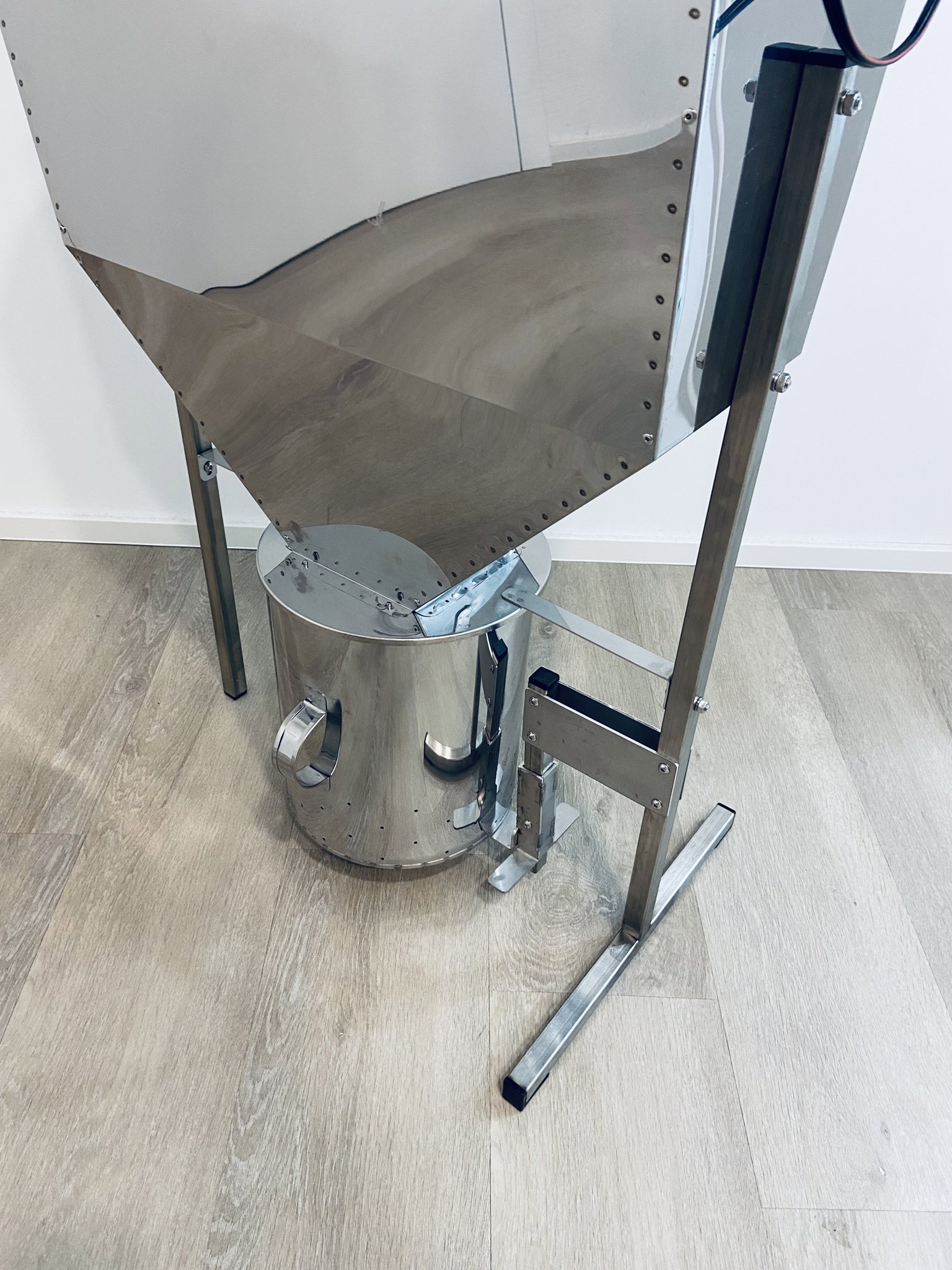 Dispositif d'écartement des abeilles 4